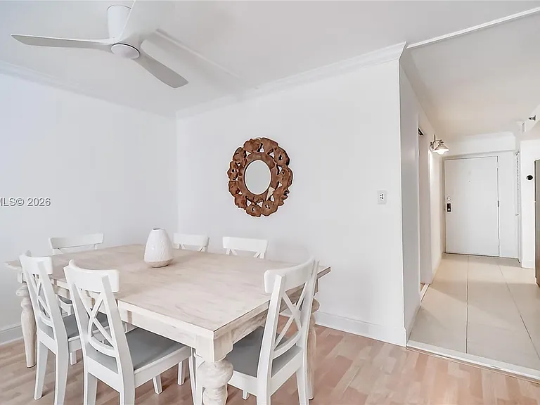 2401 Collins Ave #904 — Photo 4