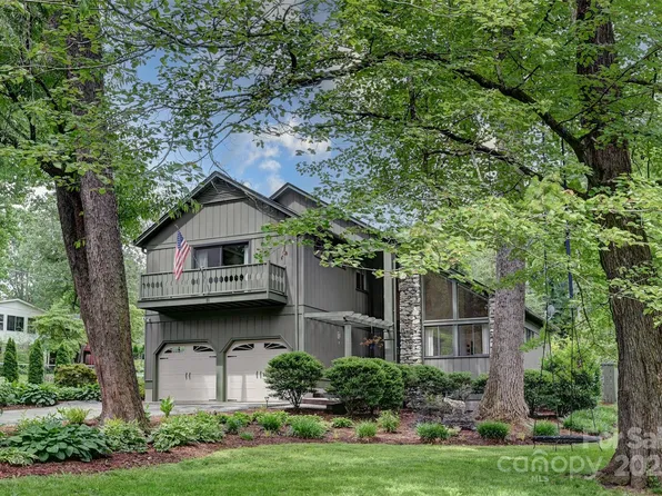 19 Poplar Ct, Hendersonville, NC 28792