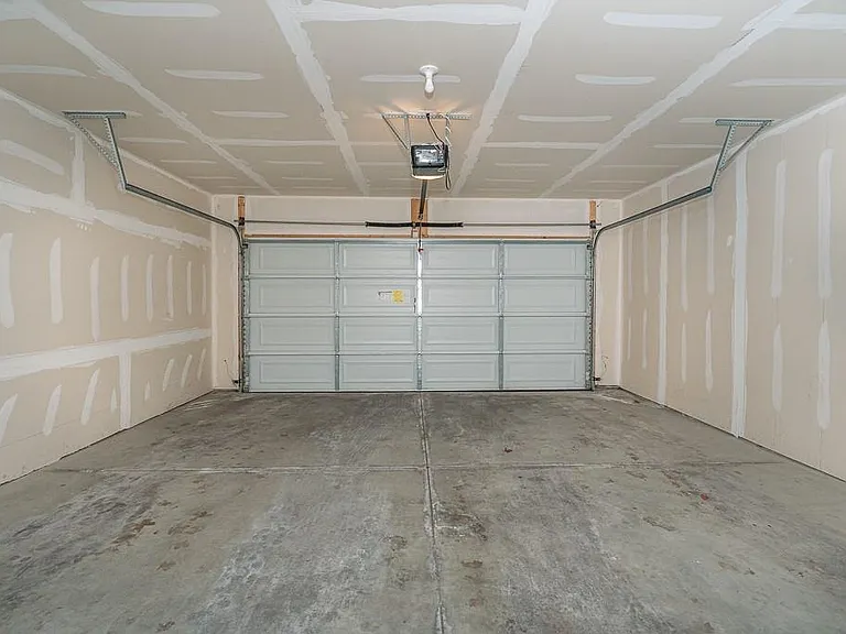 4637 Bradley Cir — Photo 24