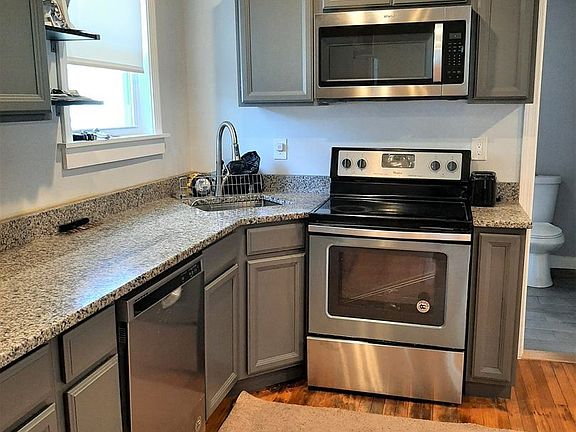 5th image of 25 Blaine St Floor 1