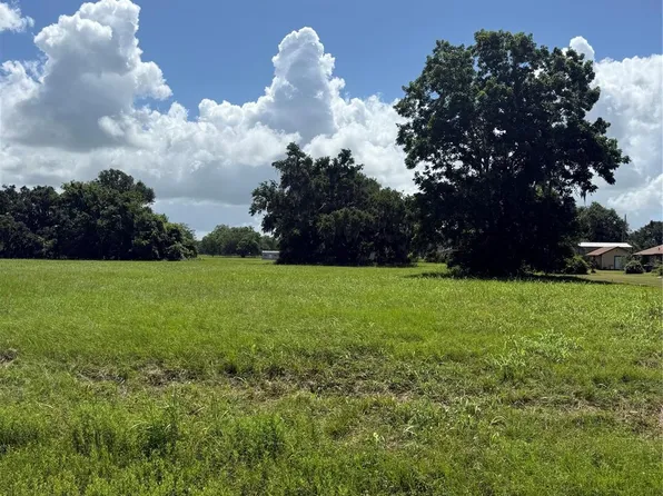 1149 Frontier Trl, Angleton, TX 77515