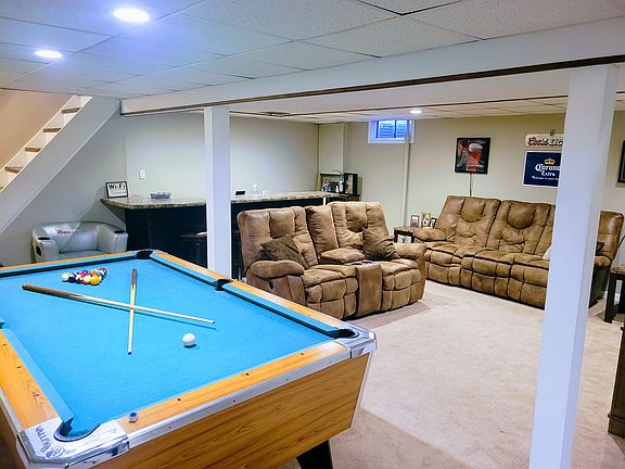 3rd image of 1302 Emerald Dr