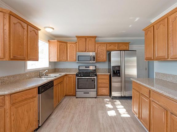 5th image of 1075 E Avenida De Los Arboles