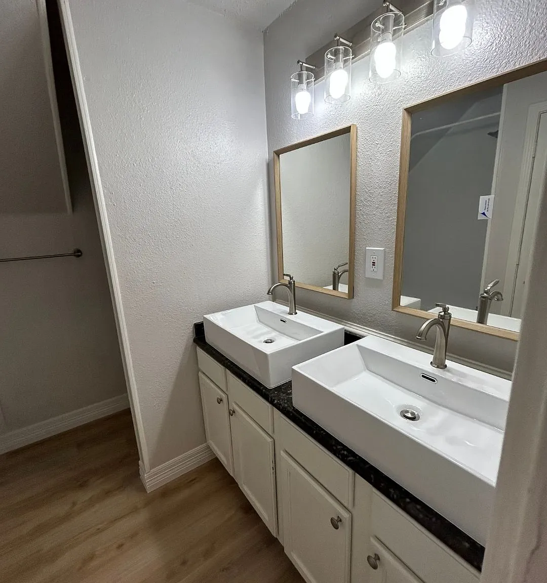 3 bed, 1.0 bath, 1300 sqft, $1,800 — Photo 3