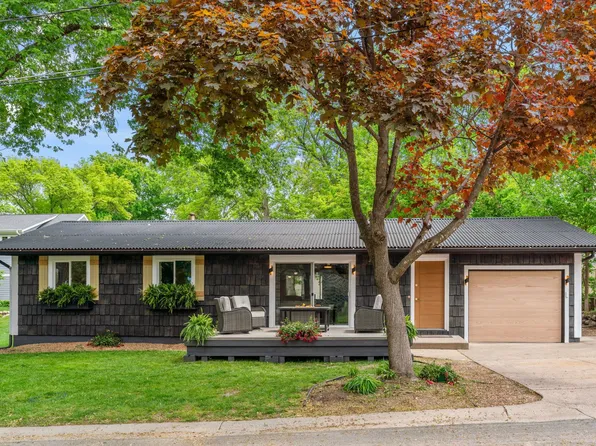 1564 Canary Ln, Mound, MN 55364