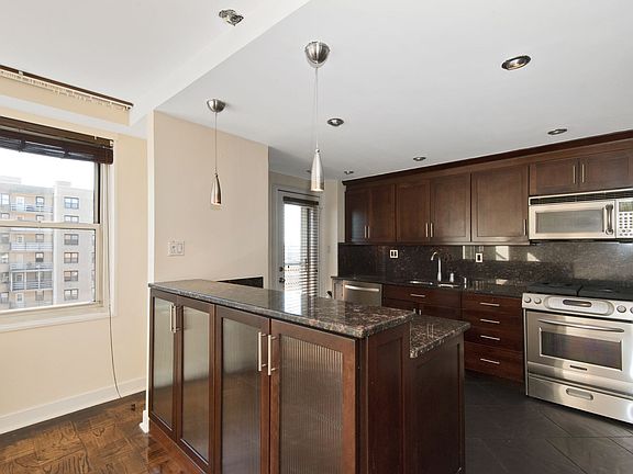 3rd image of 225 Saint Pauls Ave #1511