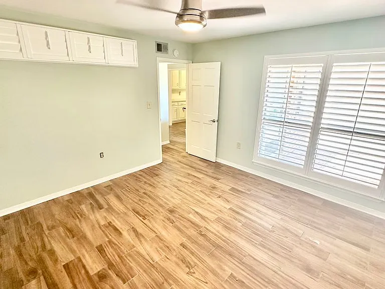 937 Holbrook Cir — Photo 13