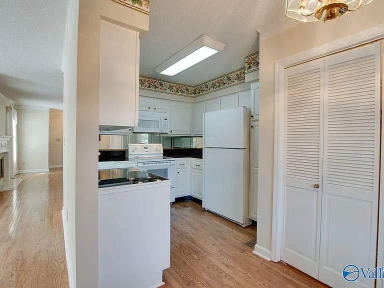 313 Kensington Ct SW #313 — Photo 9