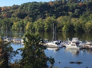 18 Rondout Hbr, Port Ewen, NY 12466