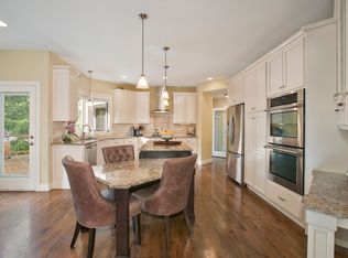 9820 Sky Ln, Eden Prairie, MN 55347