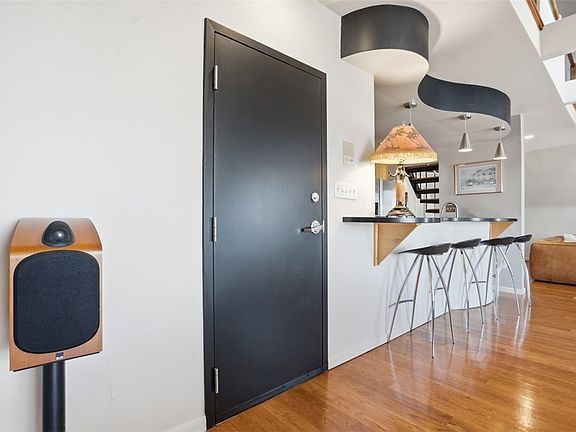 3rd image of 229 Grandview Ave APT 3