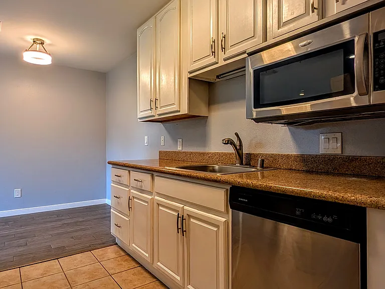 2265 Lakeview Cir — Photo 9