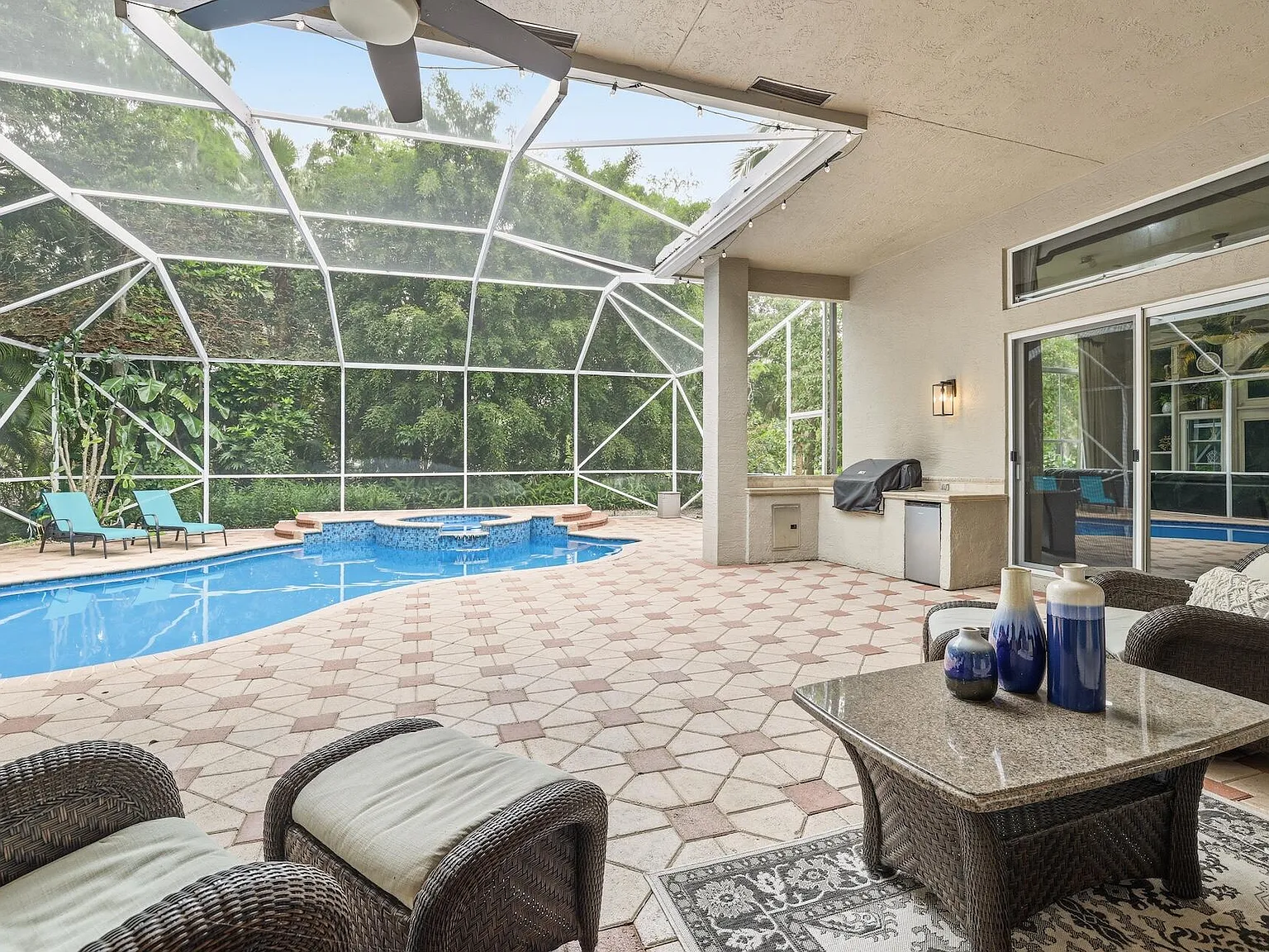 4 bed, 4.0 bath, 3280 sqft, $15,500 — Photo 3