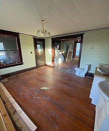 3rd image of 217 Main St E