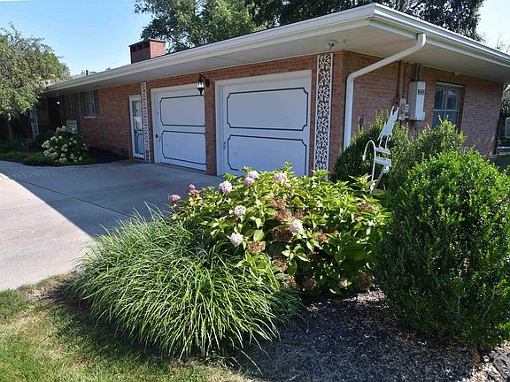 3rd image of 5 Sandalwood Ln