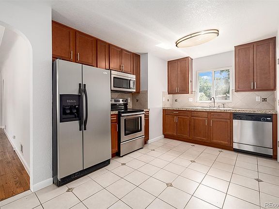 3rd image of 2450 Lamar St