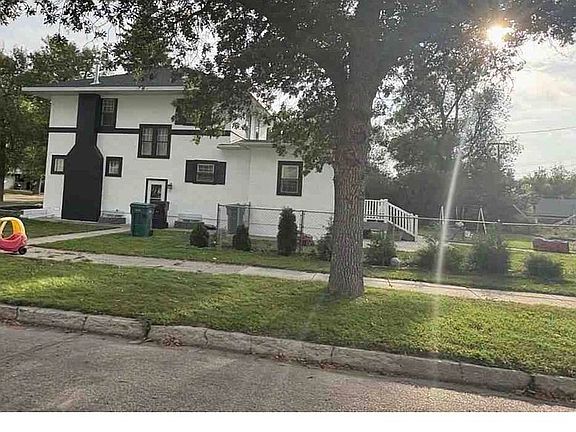 3rd image of 584 1st St S