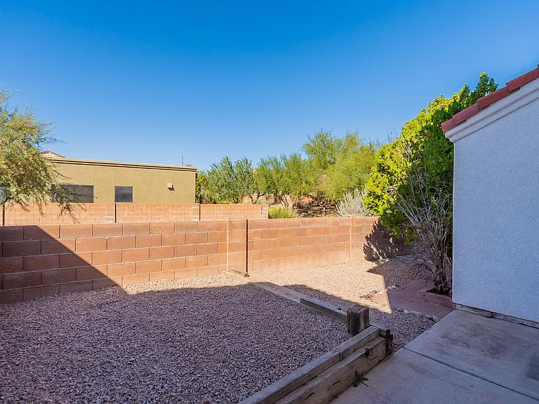 630 W Cassidy Pl — Photo 33