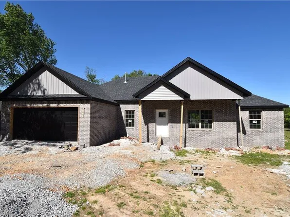 803 3rd Ave SW, Gravette, AR 72736