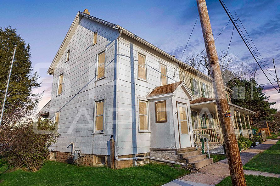 1st image of 214 N 3rd St