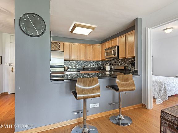4th image of 525 W Hawthorne Pl APT 702