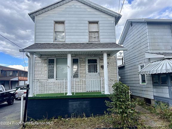 2nd image of 702 Jenkins St