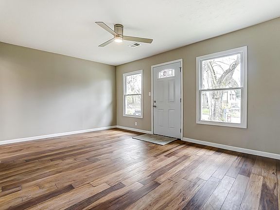 2nd image of 412 Rosslyn Ave