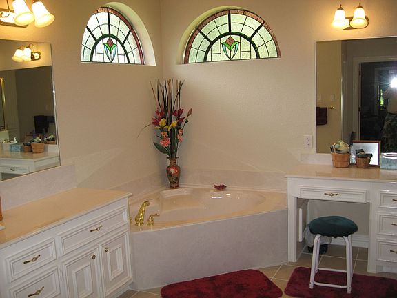 Jacuzzi tub