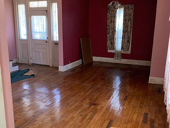 5th image of 706 Cotton Ave
