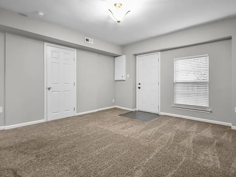 706 Green Valley Ct — Photo 15