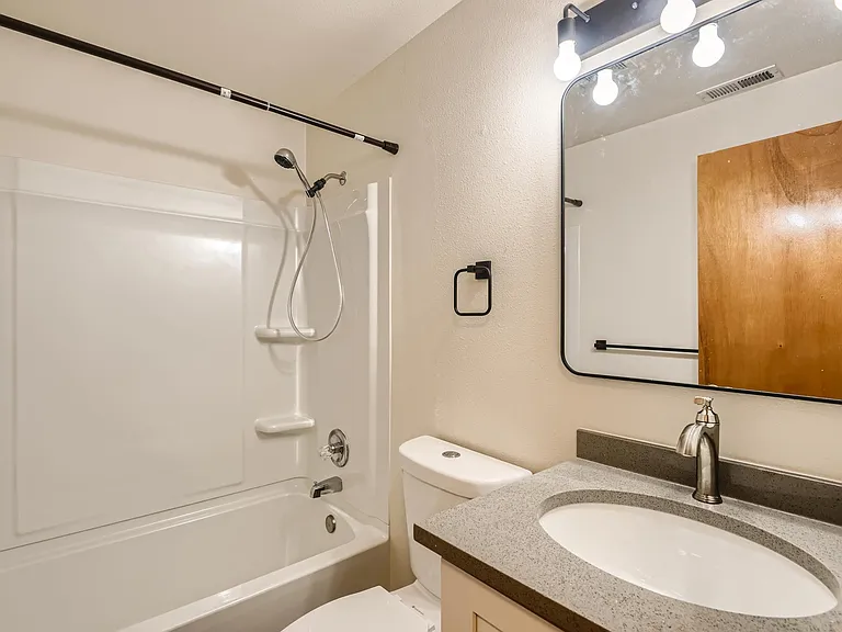 14318 SE Stark St #1 — Photo 18