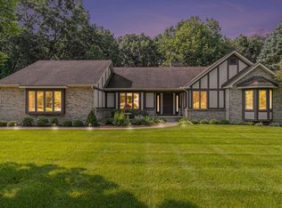 2306 Sunny Ridge Dr, Pinckney, MI 48169