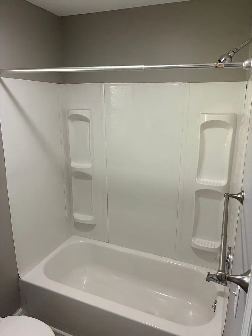 Cedar Trace Apartments - 1213 West Reservoir Ave — Photo 4