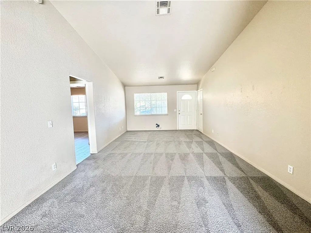 1060 Marne Ct — Photo 3