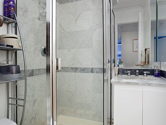 4th image of 500 W 43rd St APT 32D