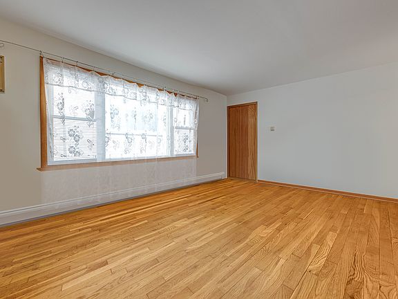 3rd image of 5464 W Higgins Ave APT 3N