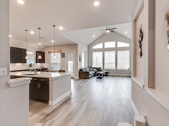 4th image of 4404 Mandalin St