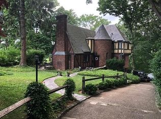 11 Chelsea Dr, Port Washington, NY 11050