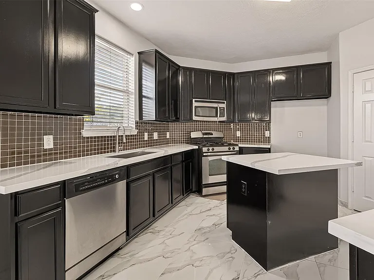 71 N Forrest Ave — Photo 17