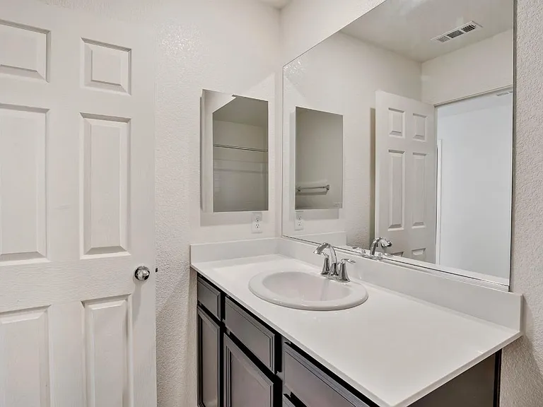 11030 International Dr — Photo 32