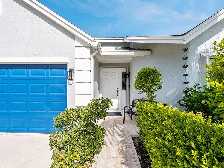1599 Bayridge Pl — Photo 2