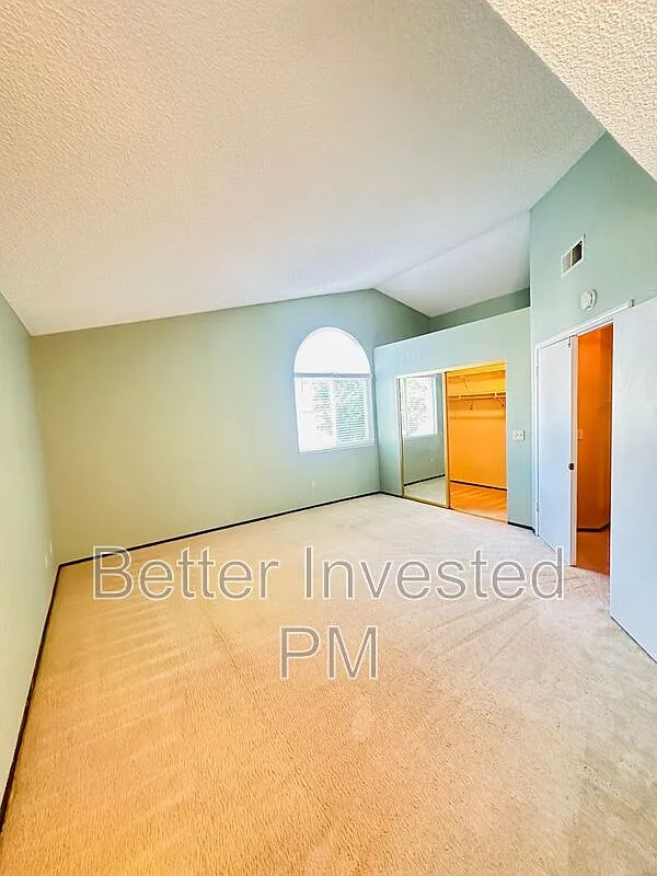 4 bed, 2.5 bath, 2061 sqft, $3,700 — Photo 3