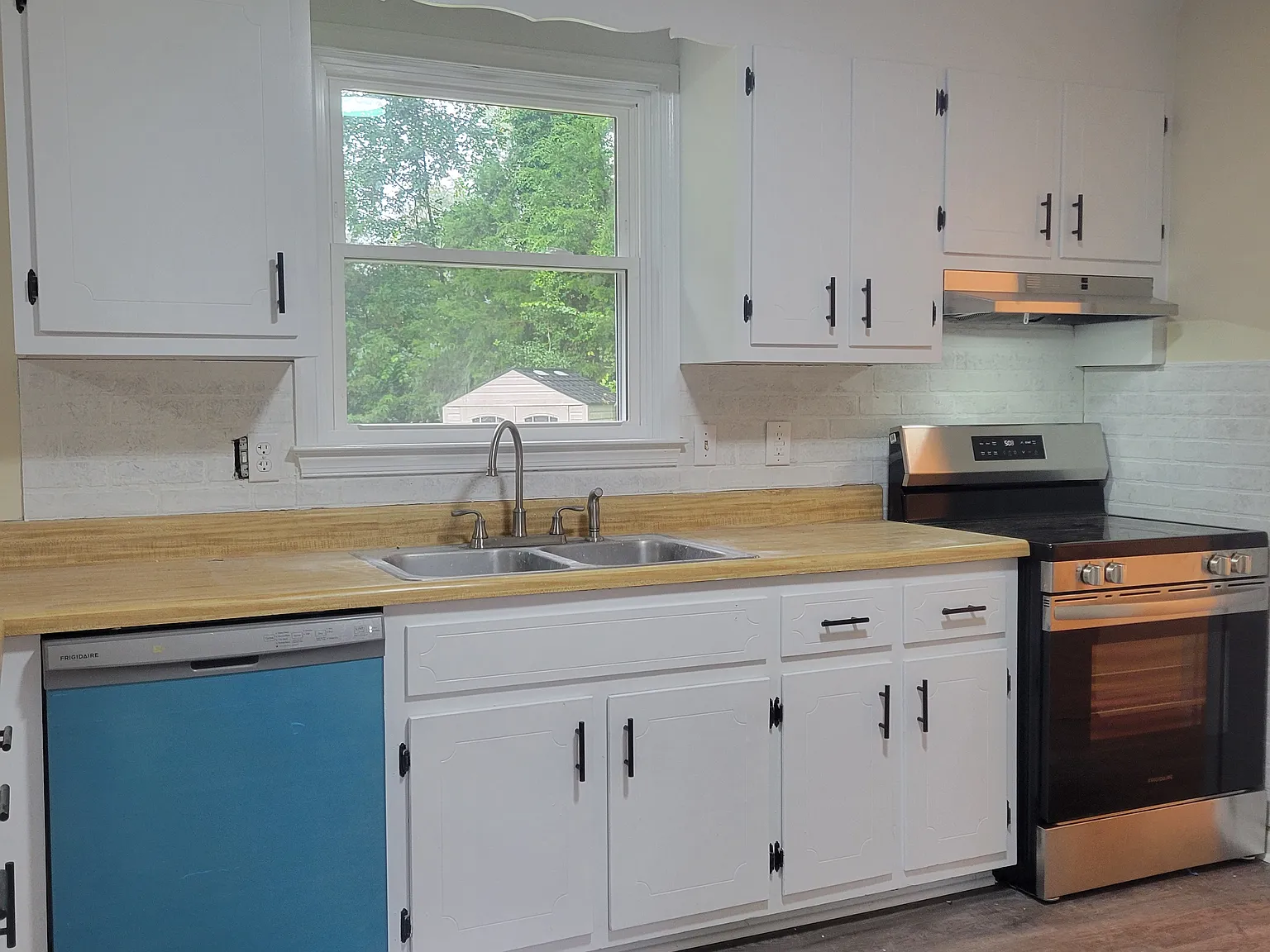 3 bed, 1.5 bath, 1150 sqft, $1,950 — Photo 4