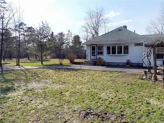3rd image of 1072 Backus Rd