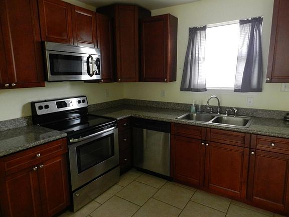 3rd image of 6241 Bellaire Dr