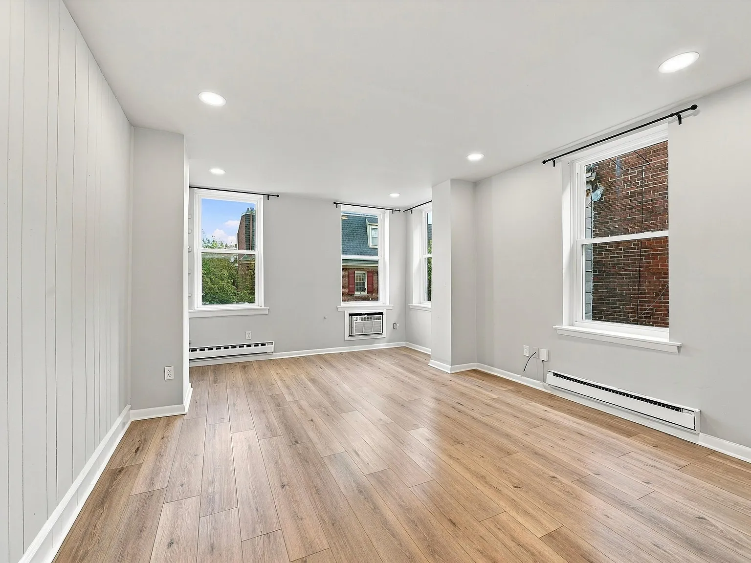 Washington Square West Studio — Photo 4