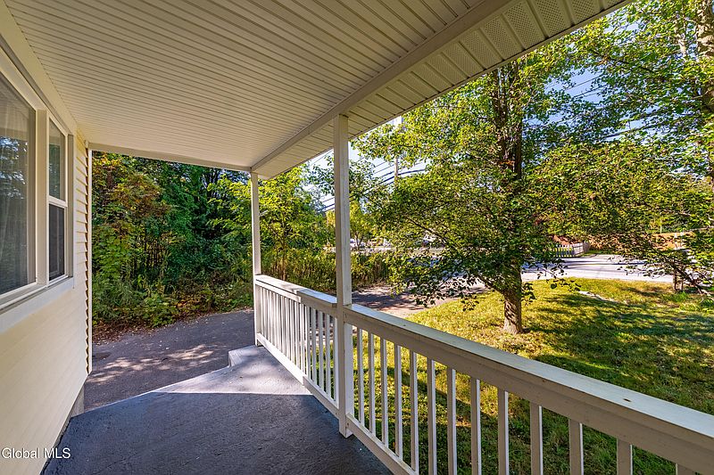 3rd image of 433 Northline Road