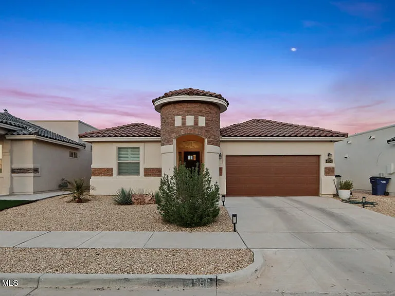 4556 Marisabel Azcarate St — Photo 4