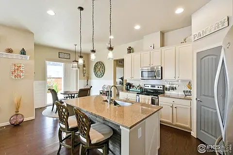 882 Jenny Ln — Photo 10