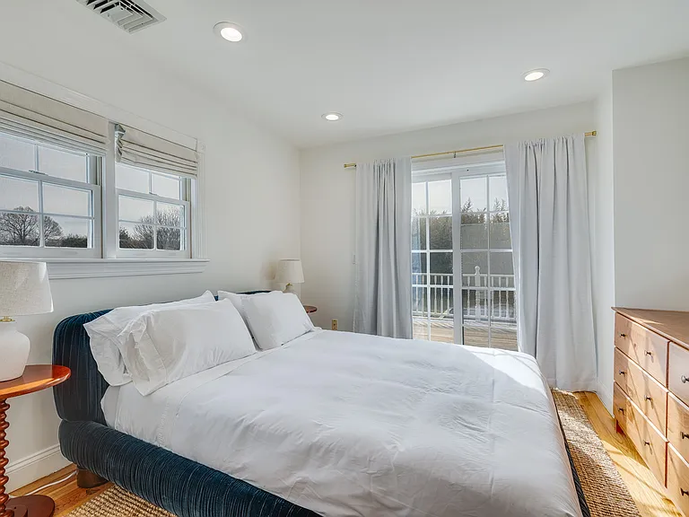 82 Powell Ave — Photo 15